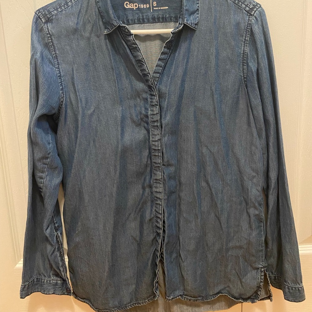 Chambray top from Gap.